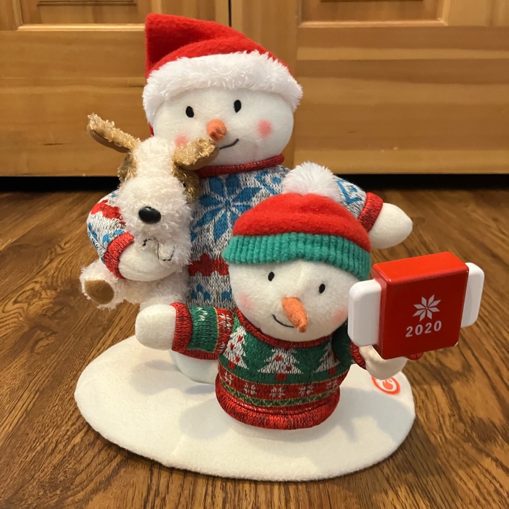 Hallmark 2020 Cozy Christmas Selfie Singing Snowman